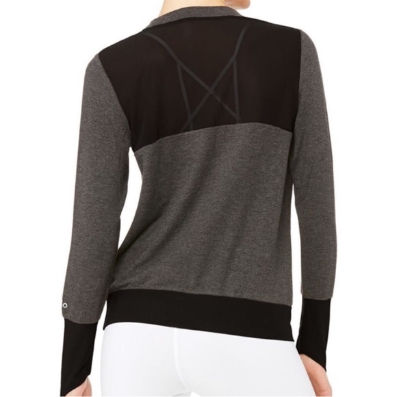 Alo Yoga Serene Long Sleeve Top Gray Black Mesh Cuff Finger Loop Sz M - Picture 3 of 13
